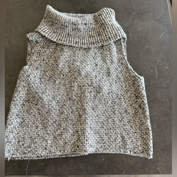 VINTAGE BEBE Black and White Turtleneck Sweater - Picture 1 of 4